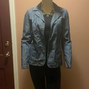 TEA CHAMBRAY JACKET LIKE NEW SOO CUTE (S)4 spring!